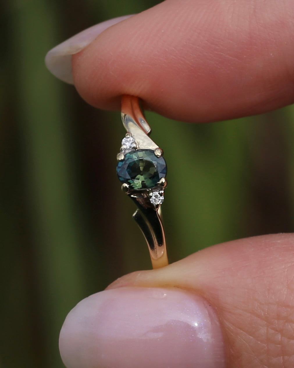 0.5ct Parti Sapphire with Diamond Side Stones, 9ct Yellow Gold, size O or 7.25, 1.48g