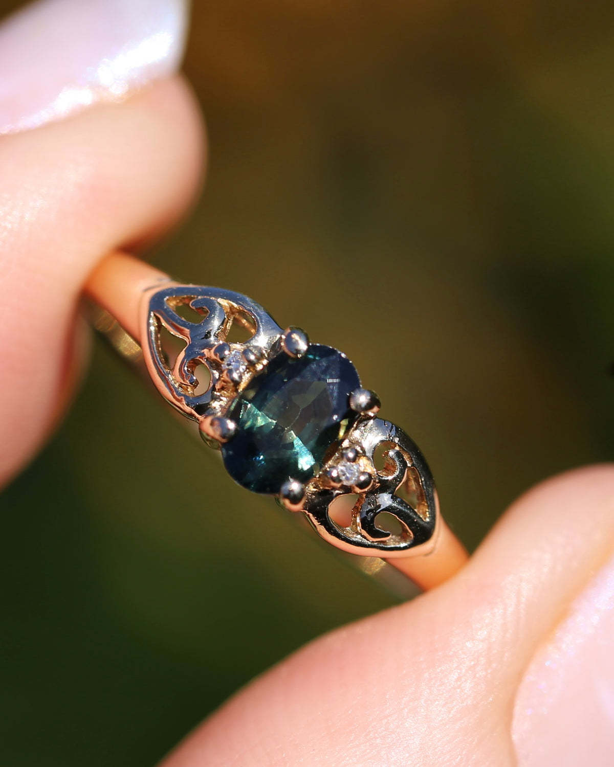 0.75ct Natural Teal Green Parti Sapphire with tiny Diamond Set Swirl Shoulders, 9ct Yellow Gold, size M1/2  or  just under 6.5, 1.44g