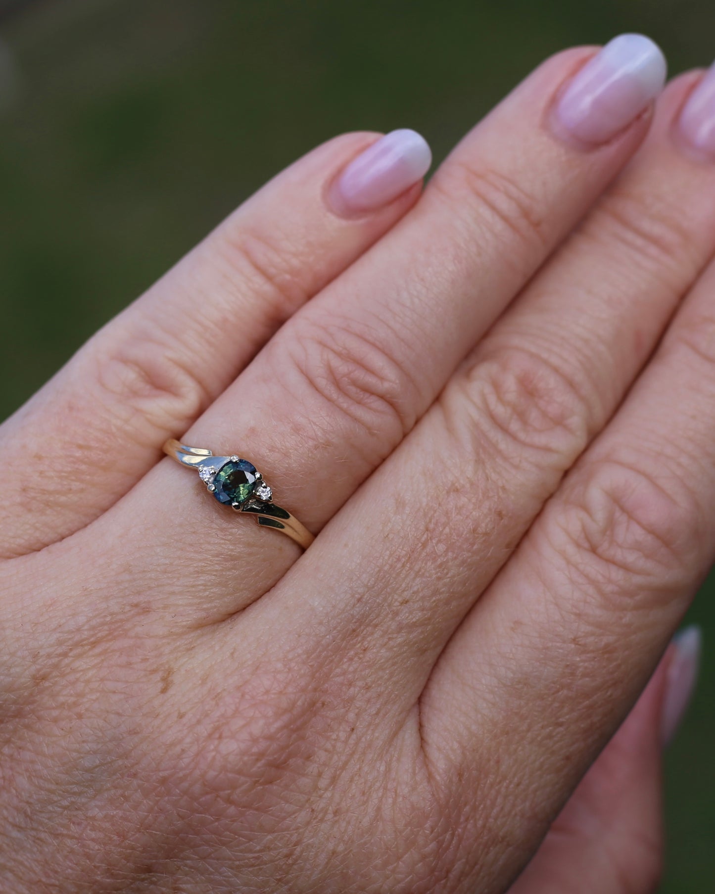 0.5ct Parti Sapphire with Diamond Side Stones, 9ct Yellow Gold, size O or 7.25, 1.48g