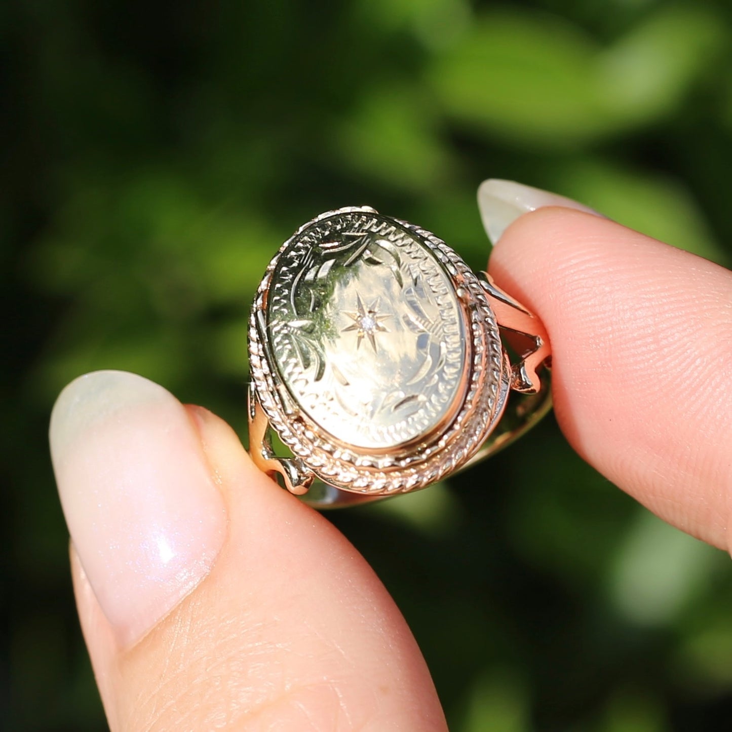 Fabulous 9ct Oval Locket Conversion Ring, Birmingham Uk made, 9ct Yellow gold, size 8.5 or Q1/2