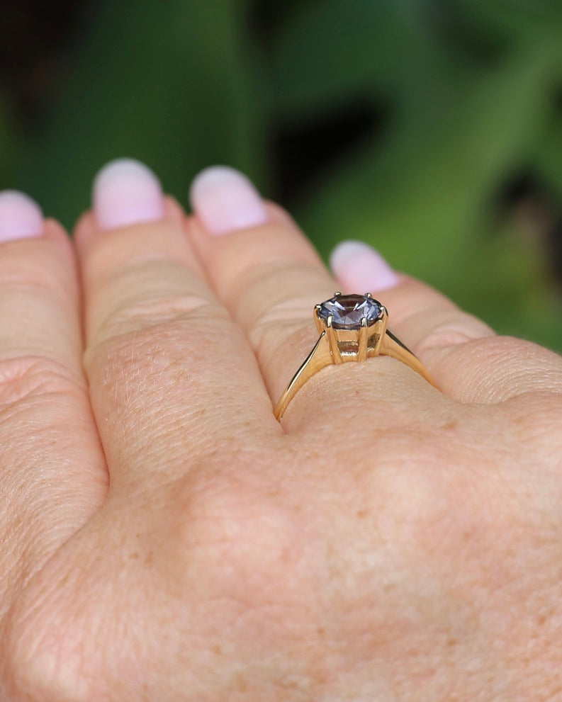 1.35 Lavender Grey Spinel Solitaire, 6 Claw setting, 9ct Yellow Gold, size 9.75 or just over T, 1.72g