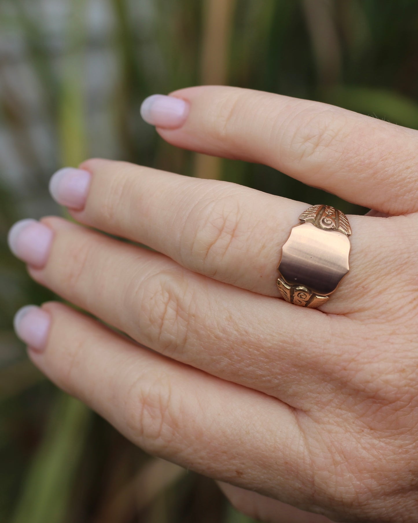 Antique 1918 Signet Ring with Carved Shoudlers, 9ct Old Rose Gold, size Q or 8 - fits more like O1/2 - P or 7.5 based on width, 4.29g