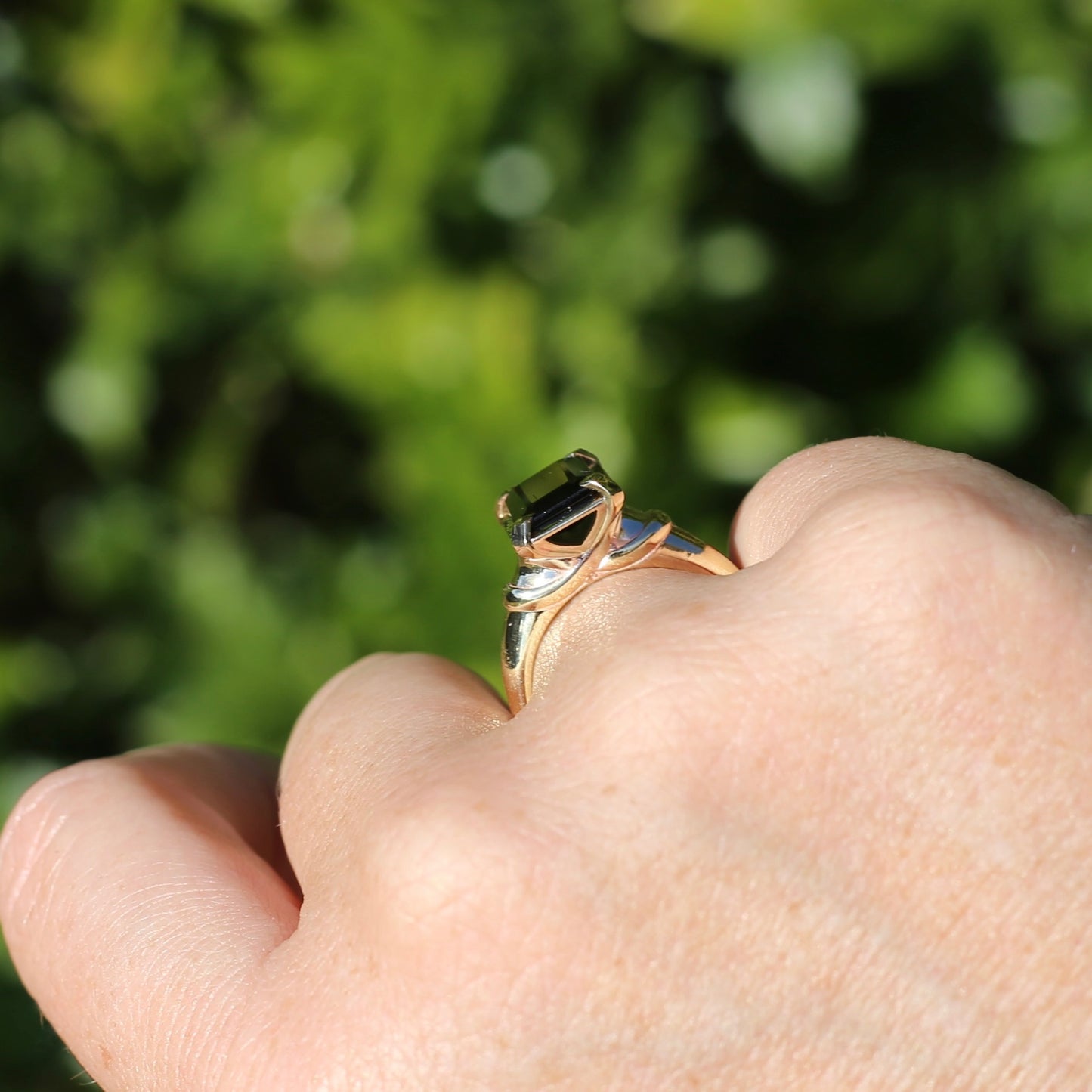 3.97ct Natural Green Tourmaline in Chunky 9ct Gold Ring, 9ct Yellow Gold, size P or just over 7.5