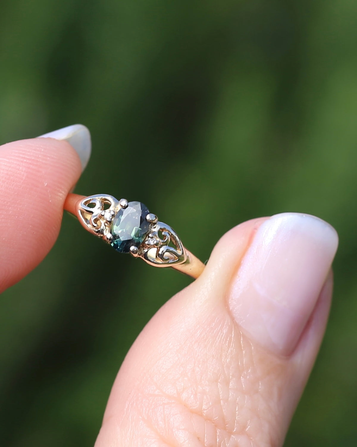 0.75ct Natural Teal Green Parti Sapphire with tiny Diamond Set Swirl Shoulders, 9ct Yellow Gold, size M1/2  or  just under 6.5, 1.44g
