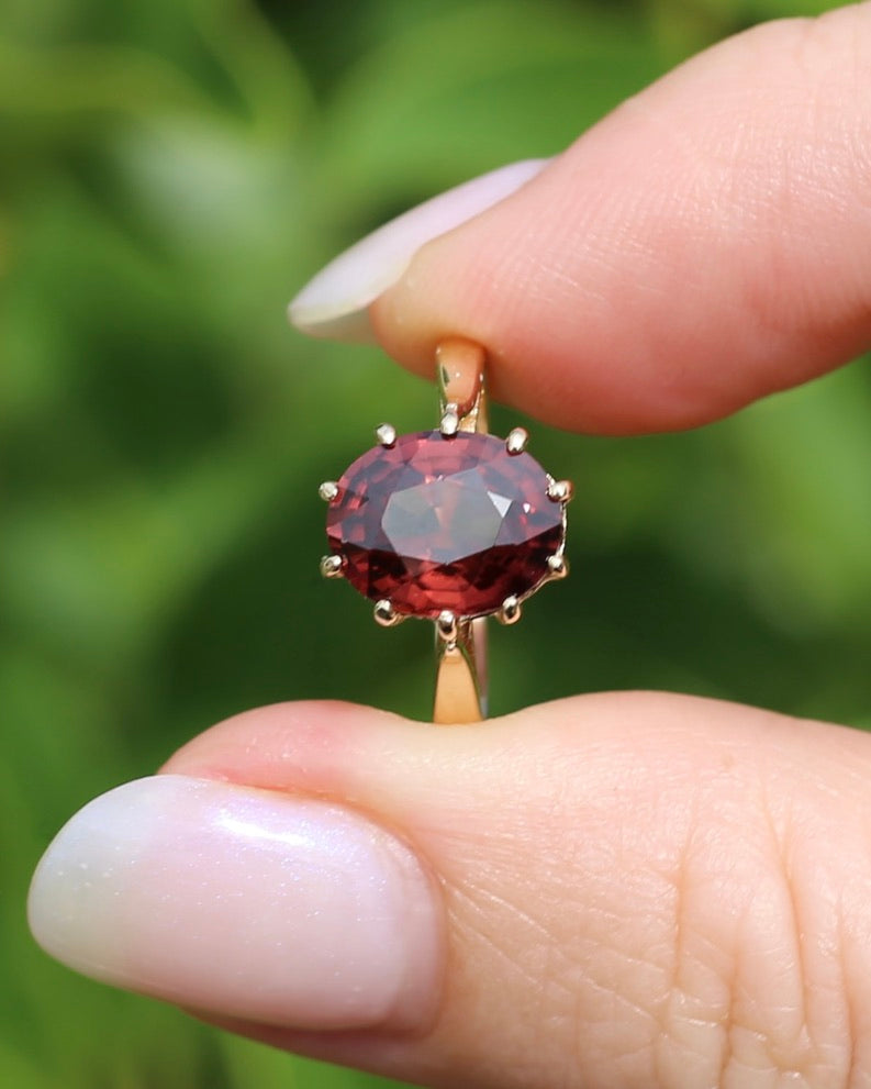 4ct Natural Red Zircon in Vintage Birmingham Made 1973 Multi Claw Ring, 9ct Yellow Gold, size M1/2 or 6.5, 2.61g