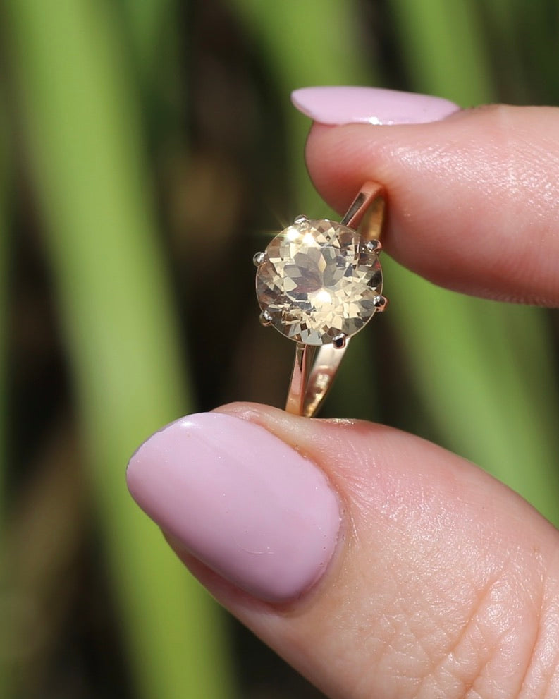 2.5ct Round Natural Heliodor (Yellow Beryl), 6 Claw Set, 9ct Yellow Gold, size N1/2 or 7, 2.0g