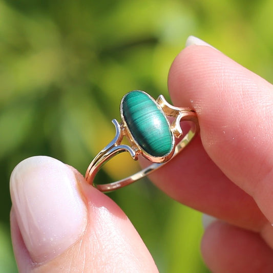 Oval malachite Ring, 9ct YG, size 8 or Q