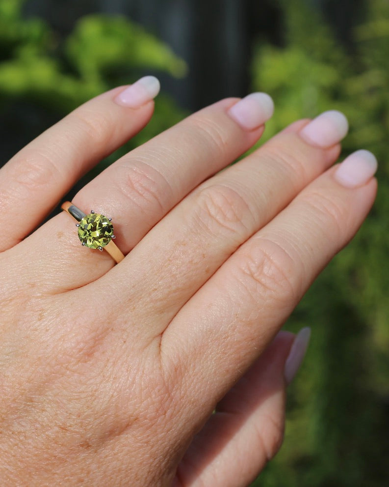 Breathtaking 2.59ct Natural Greenish Yellow Sapphire in Vintage 6 claw Mixed Metal 14ct Gold, 14ct White and Yellow Gold, size O or just over 7, 3.61g, with valuation