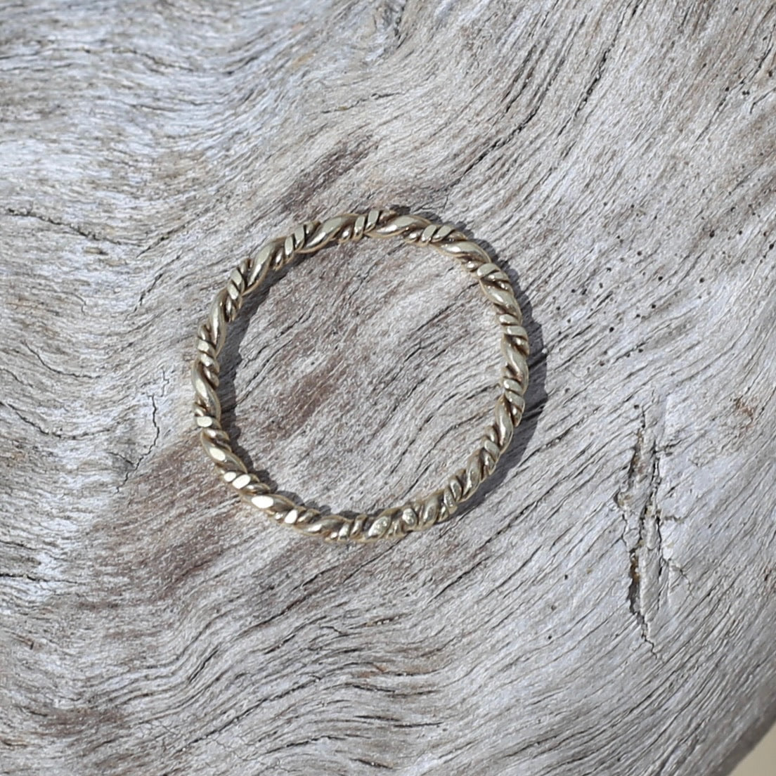 Textured twisted band, 9ct yellow gold, size 4.5 or I1/2