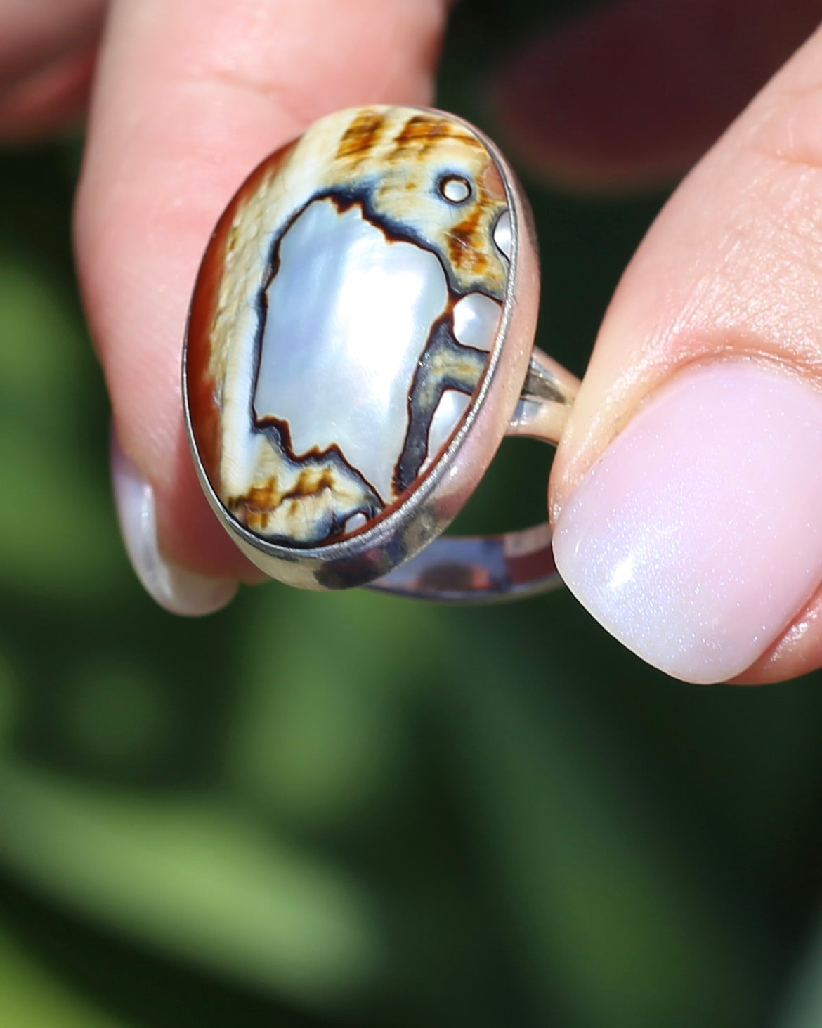 Abalone Shell Cabochon Bezel Set Ring, Sterling Silver,  sizse N or 6.75 - fits more like an M1/2 or 6.5, 9.60g