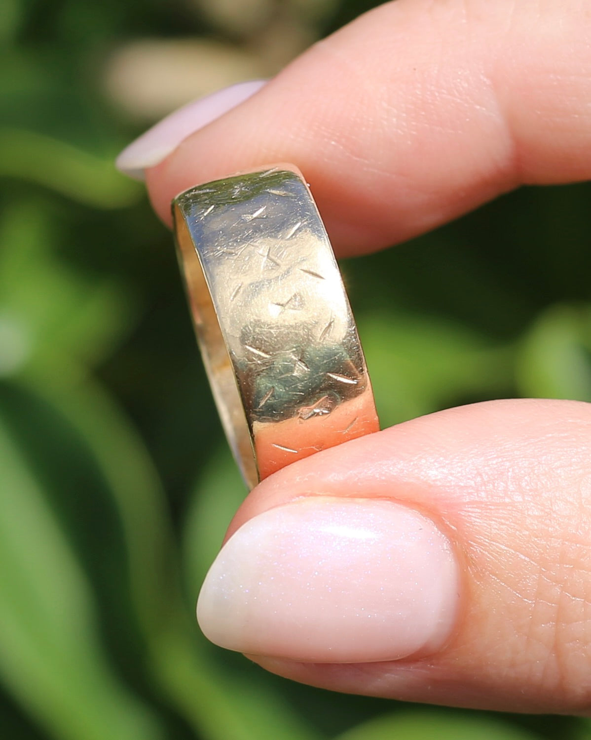 1977 London Made Wide Band with Diamond Cut Pattern, 9ct Yellow Gold, size W or 11 (fits more like a U-U1/2 due to width, 4.75g