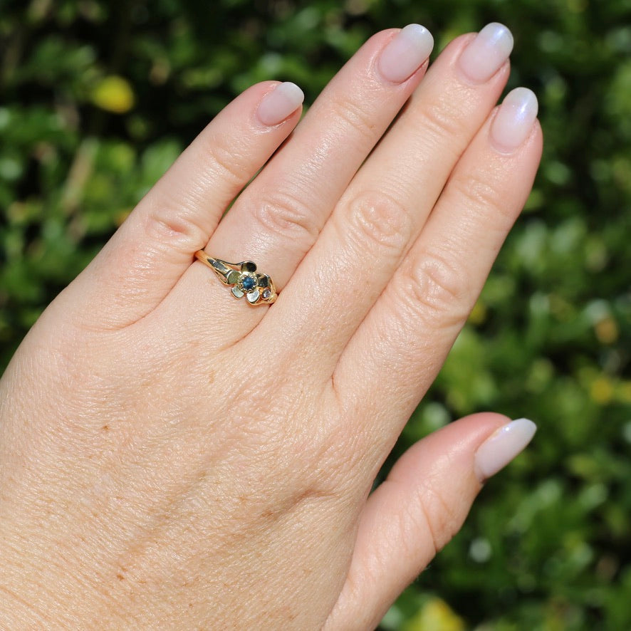 Unique Parti Sapphire and Diamond Flower Ring, 18ct Yellow Gold, size N or just over 6.5