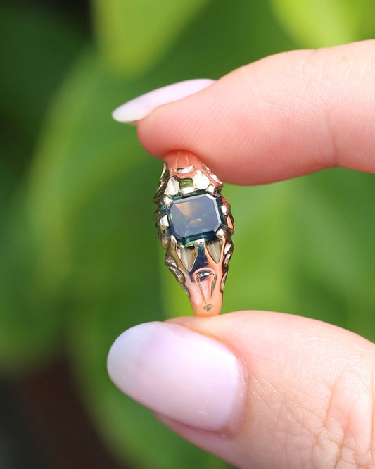 Circa 1950s 1.85ct Parti Sapphire Signet Ring by Australian Firm "Elite", 9ct Old Gold, size T or just under 9.75, 5.21g