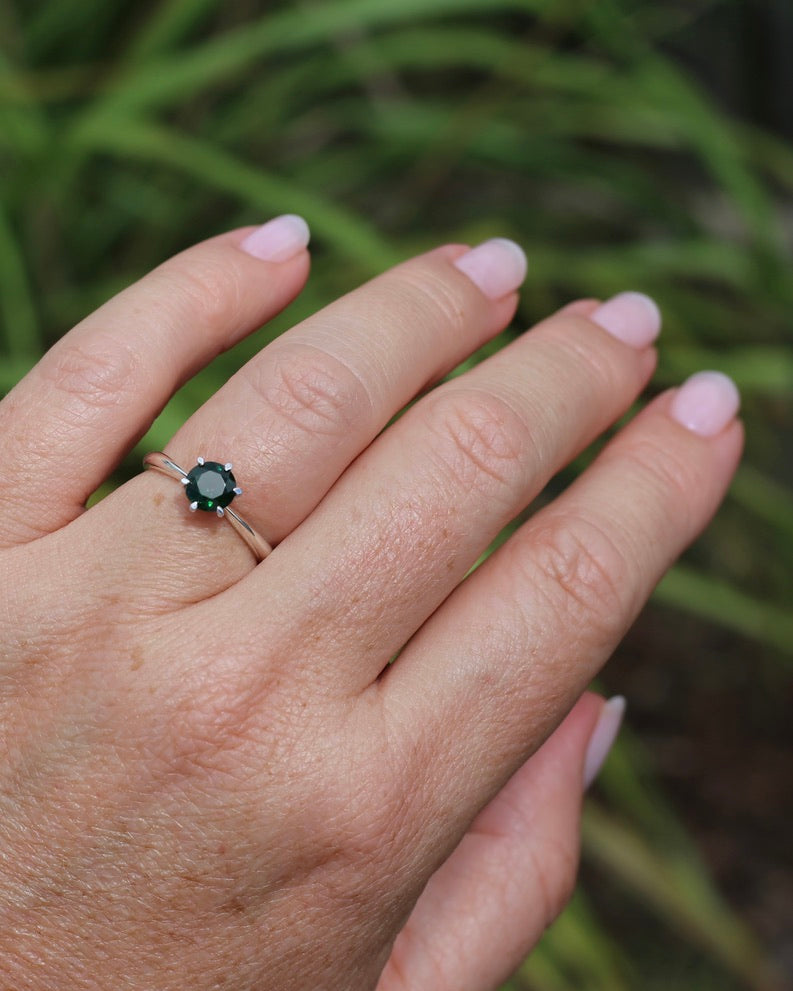 1.1ct Tsavorite Green Garnet in 6 Claw Solitaire Ring, Sterling Silver, size N or 6.75, 1.85g