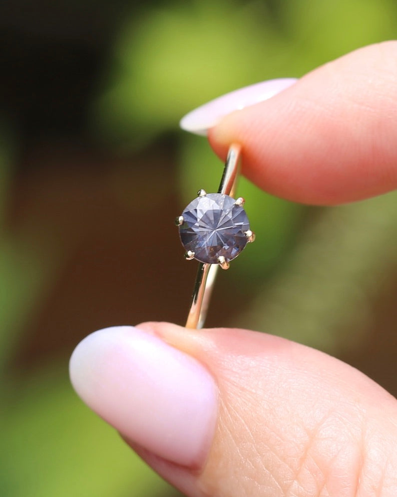 1.35 Lavender Grey Spinel Solitaire, 6 Claw setting, 9ct Yellow Gold, size 9.75 or just over T, 1.72g