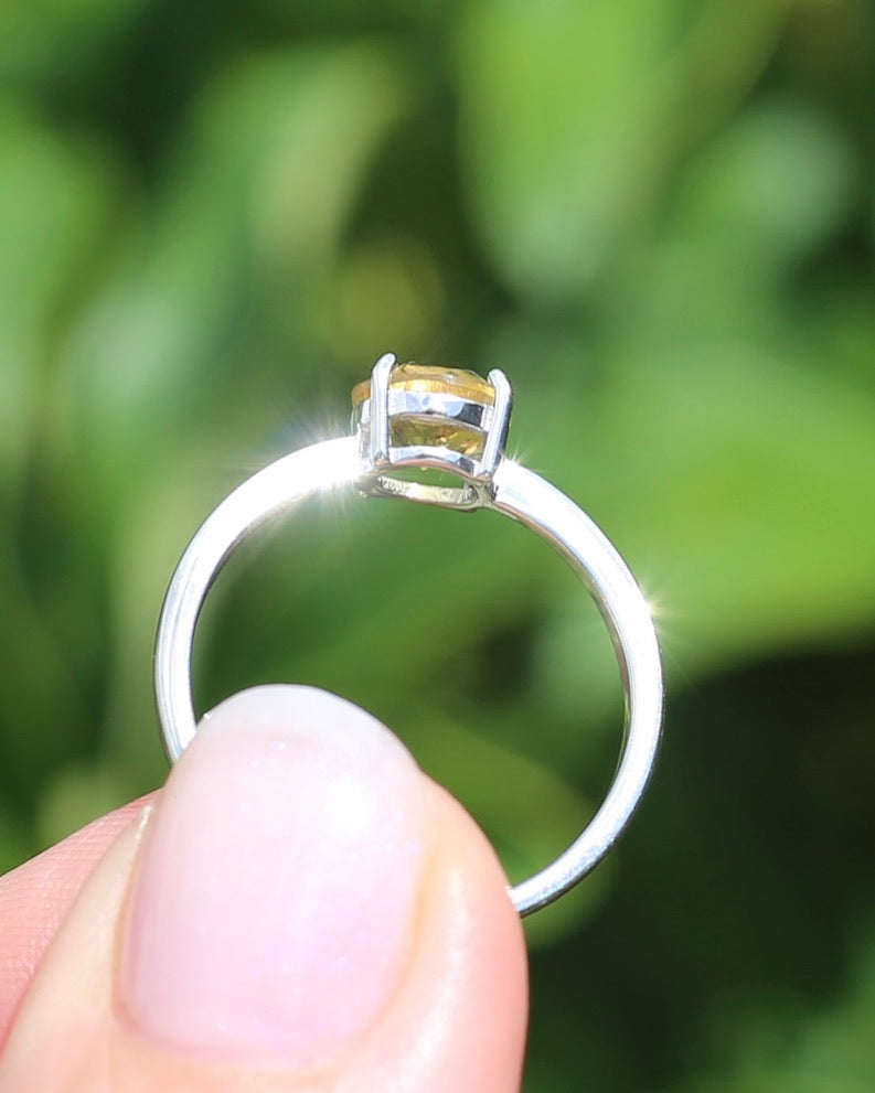 1.05ct Citrine Solitaire, Sterling Silver, size Q1/2 or just under 8.5, 2.0g