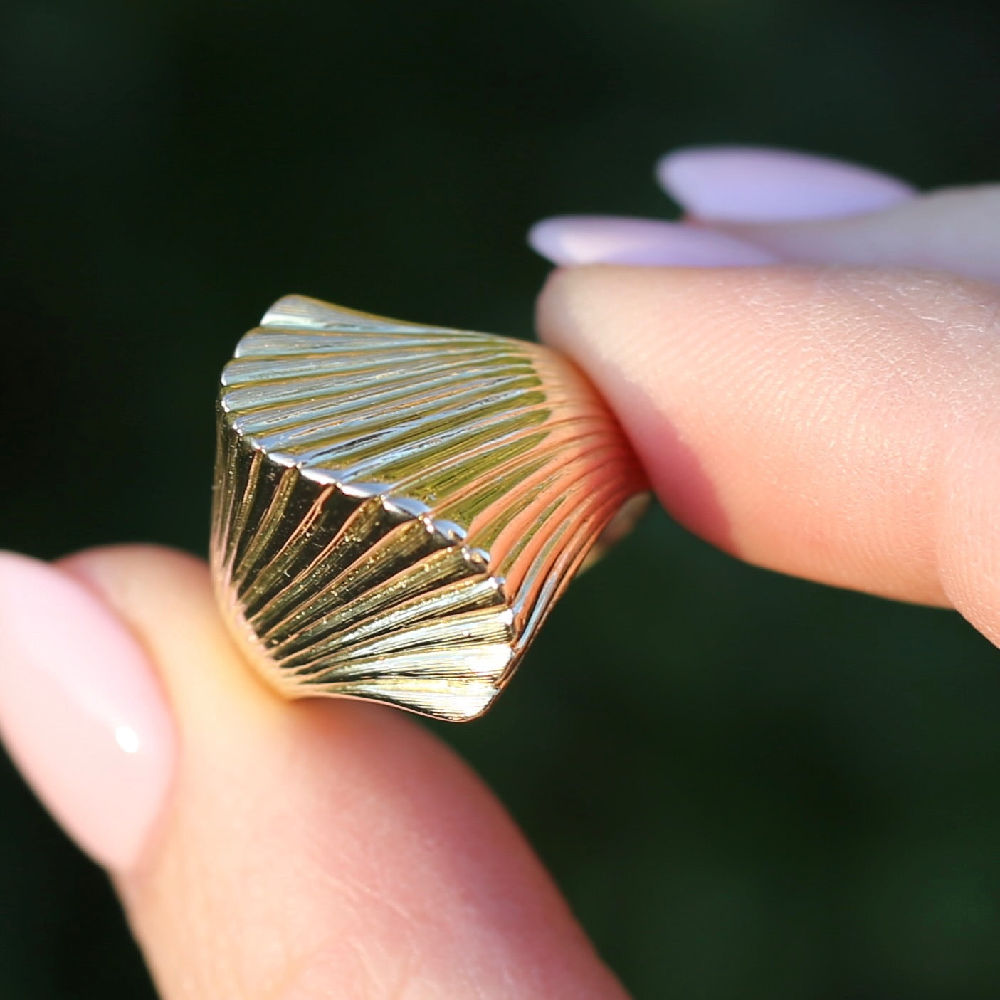 Mid Century Modernist 14ct Gold Sculptured Shell or Fan Ring, size R or 8.5 (maybe fits a bit bigger)