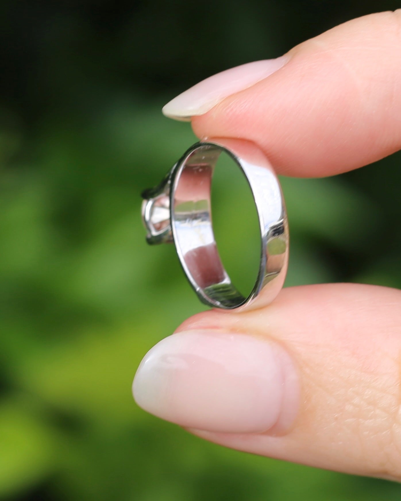 Circa 1970s 1.57ct White Pink Australian Zircon Ring, 9ct White Gold, size N or 6.75, 3.44g