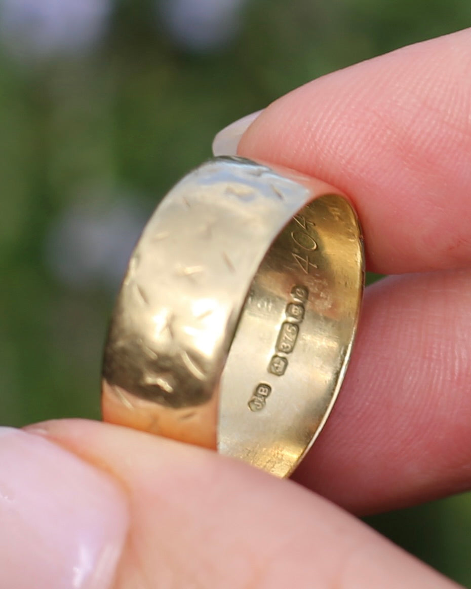 1977 London Made Wide Band with Diamond Cut Pattern, 9ct Yellow Gold, size W or 11 (fits more like a U-U1/2 due to width, 4.75g