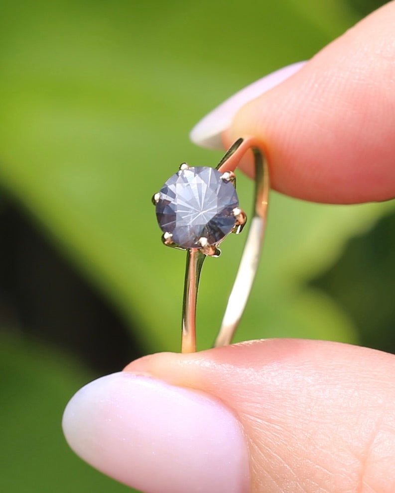 1.35 Lavender Grey Spinel Solitaire, 6 Claw setting, 9ct Yellow Gold, size 9.75 or just over T, 1.72g