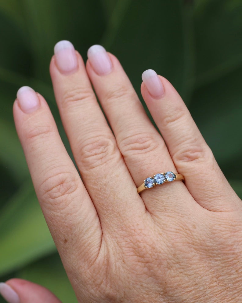 1.5ct Pale Cornflower Blue Parti Trilogy, Claw Set 9ct Yellow Gold, size Q or 8.25, 2.17g