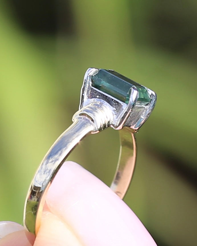 1.3ct Natural Green Emerald Cut Sapphire, 9ct White and Yellow Gold, size K1/2 or 5.5, 2.0g