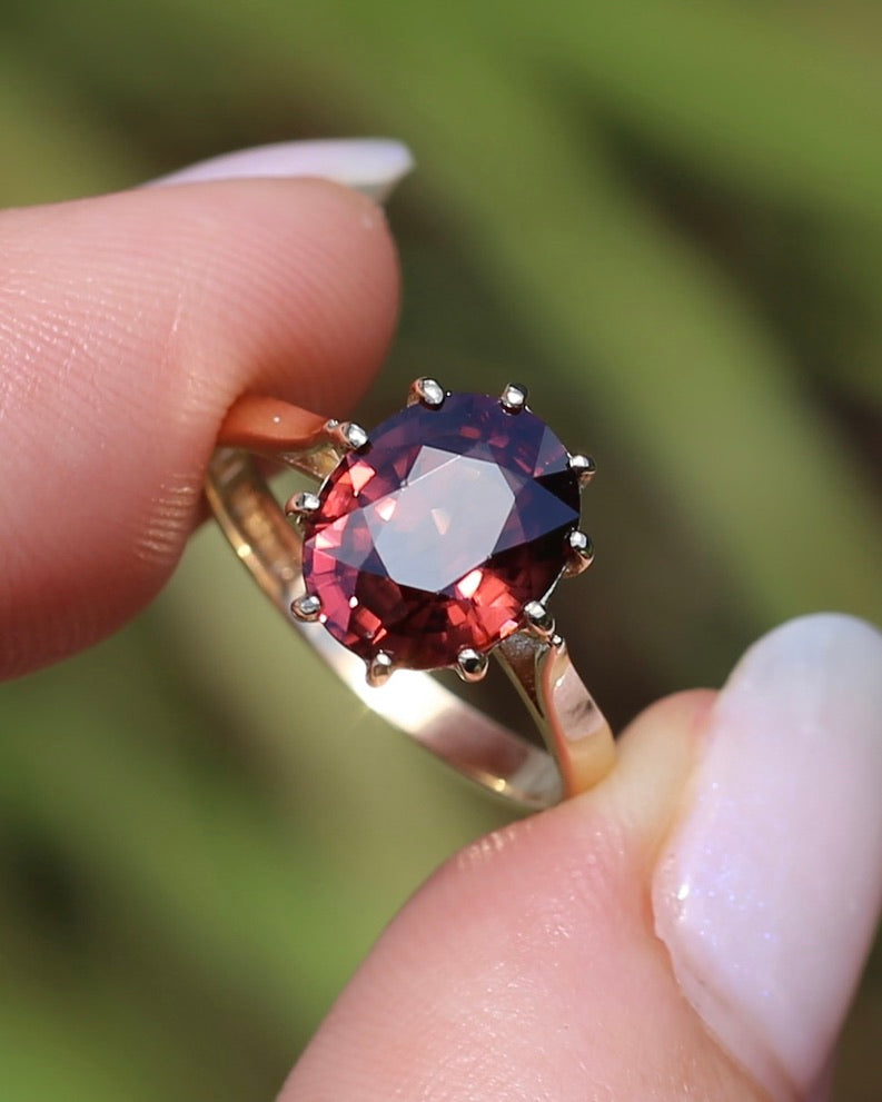 4ct Natural Red Zircon in Vintage Birmingham Made 1973 Multi Claw Ring, 9ct Yellow Gold, size M1/2 or 6.5, 2.61g