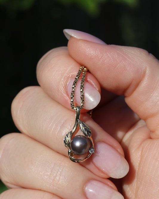 Grey Pearl, Diamond and Three Leaf Pendant, 14ct Yellow Gold, 1.61g