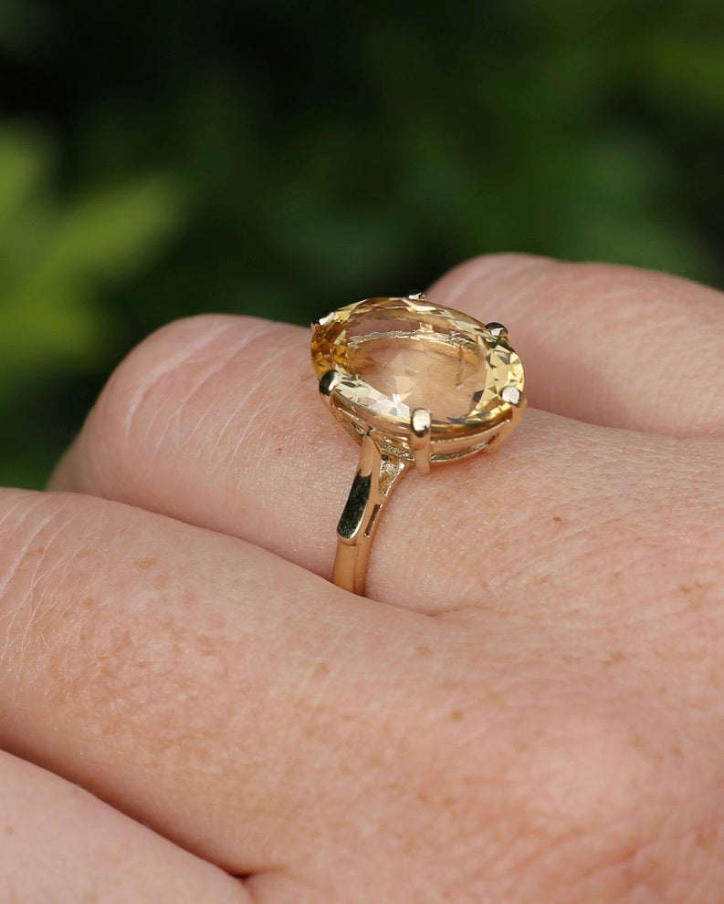 7.1ct Heliodor (Golden Beryl) in Vintage 1978 London Made Ring, 9ct Yellow Gold, size P or 7.75, 4.41g with valuation