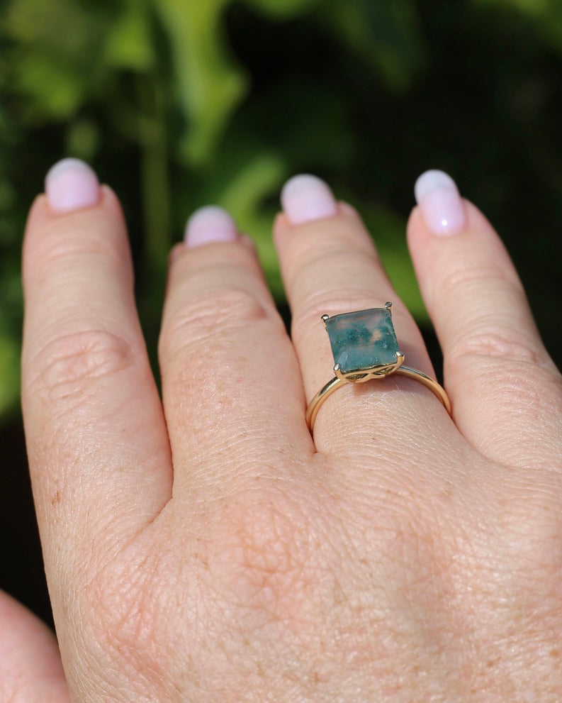 3.7ct Emerald Cut Moss Agate Ring, 9ct Yellow Gold, size Q1/2 or 8.25, 3.0g
