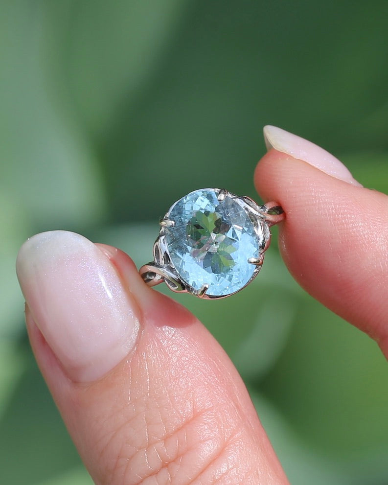 3.2ct Oval Natural Aquamarine in Celtic Inspired 18ct White Gold Ring, size L1/2 or 6, 3.11g