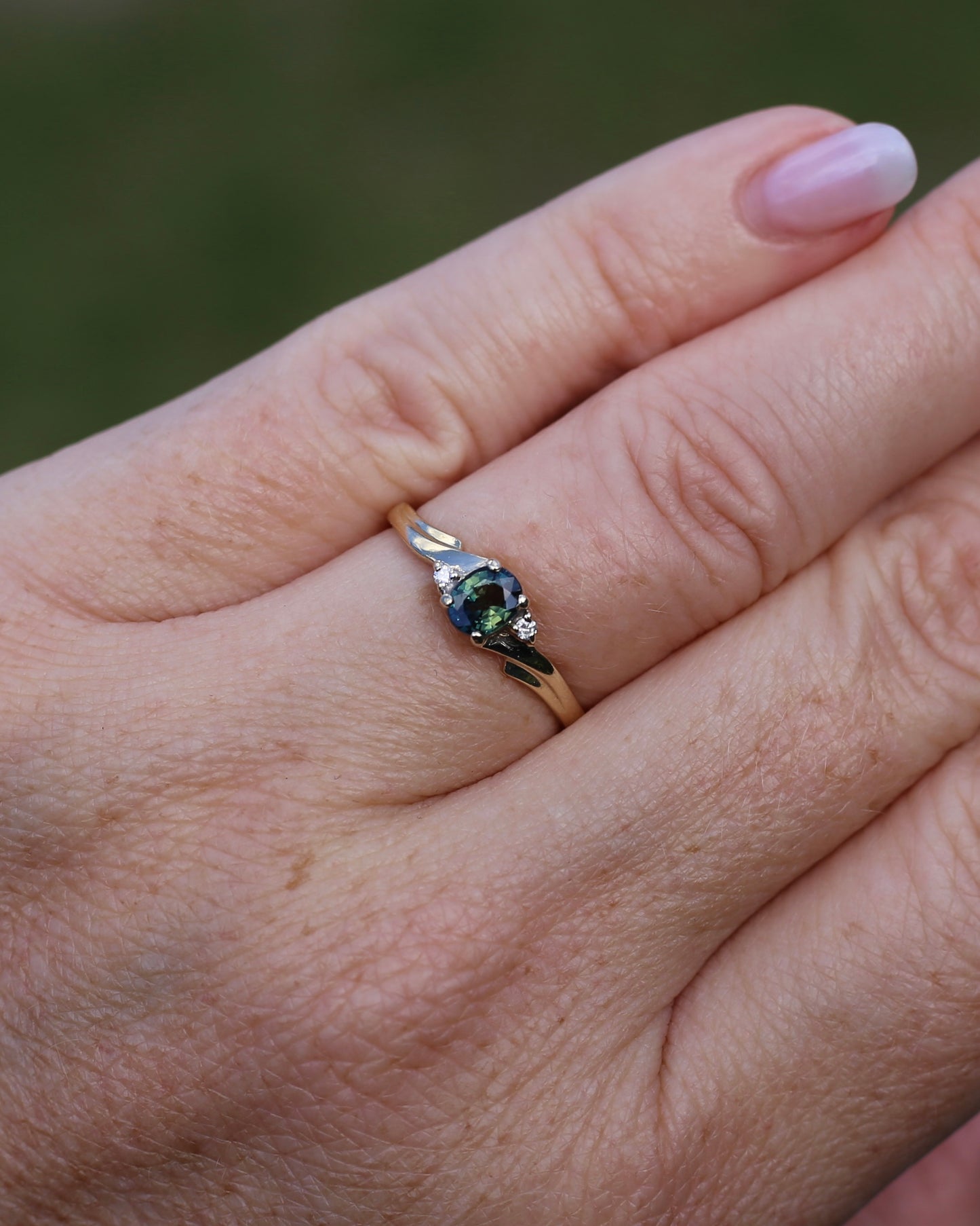 0.5ct Parti Sapphire with Diamond Side Stones, 9ct Yellow Gold, size O or 7.25, 1.48g