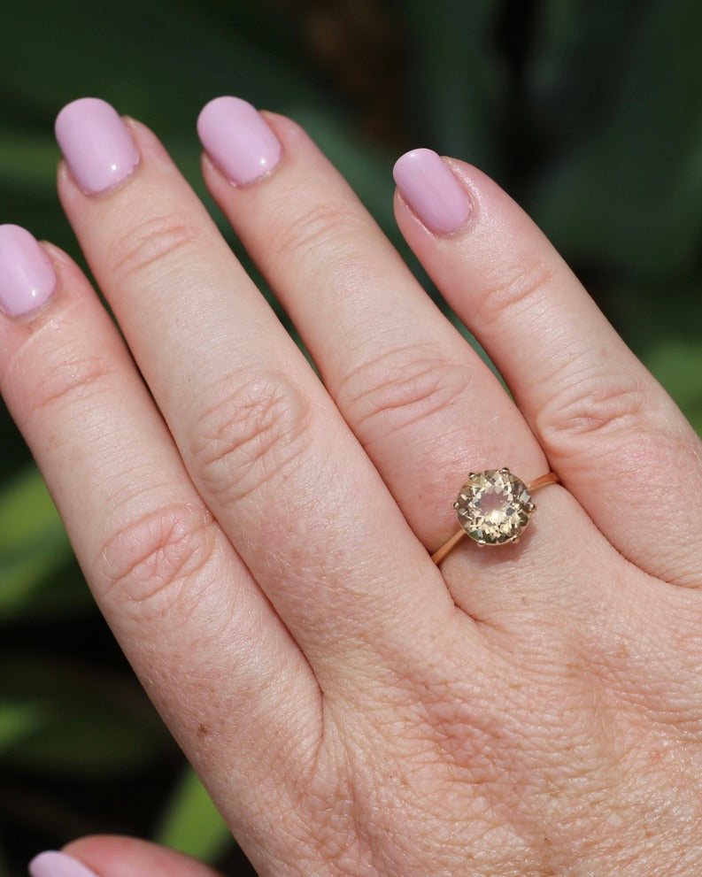 2.5ct Round Natural Heliodor (Yellow Beryl), 6 Claw Set, 9ct Yellow Gold, size N1/2 or 7, 2.0g