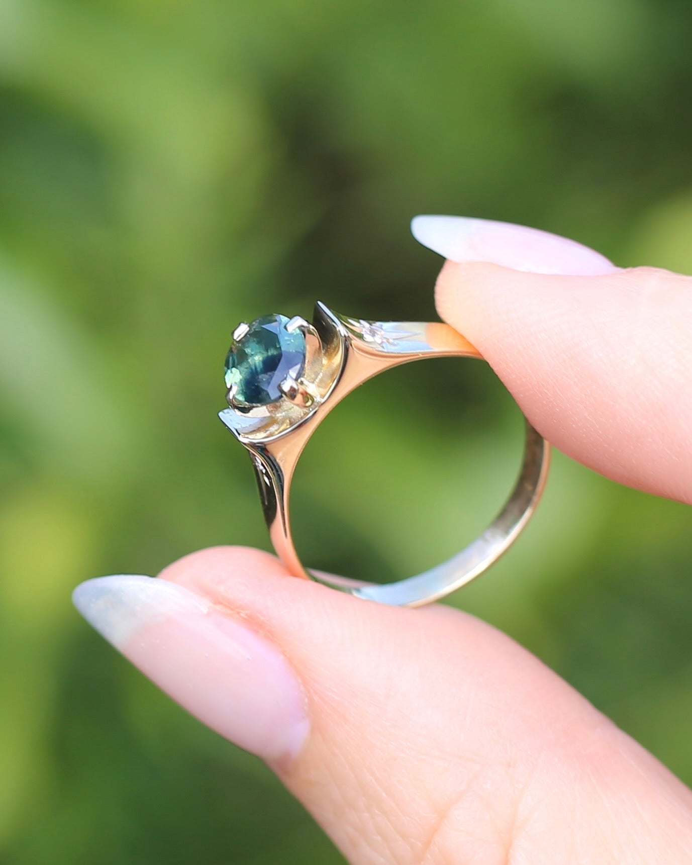 Circa 1970s 1.2ct Oval Australian Parti Sapphire Ring with Star Set Diamond Side Stones, 9ct Yellow Gold, size R1/2 or 8.75, 3.28g