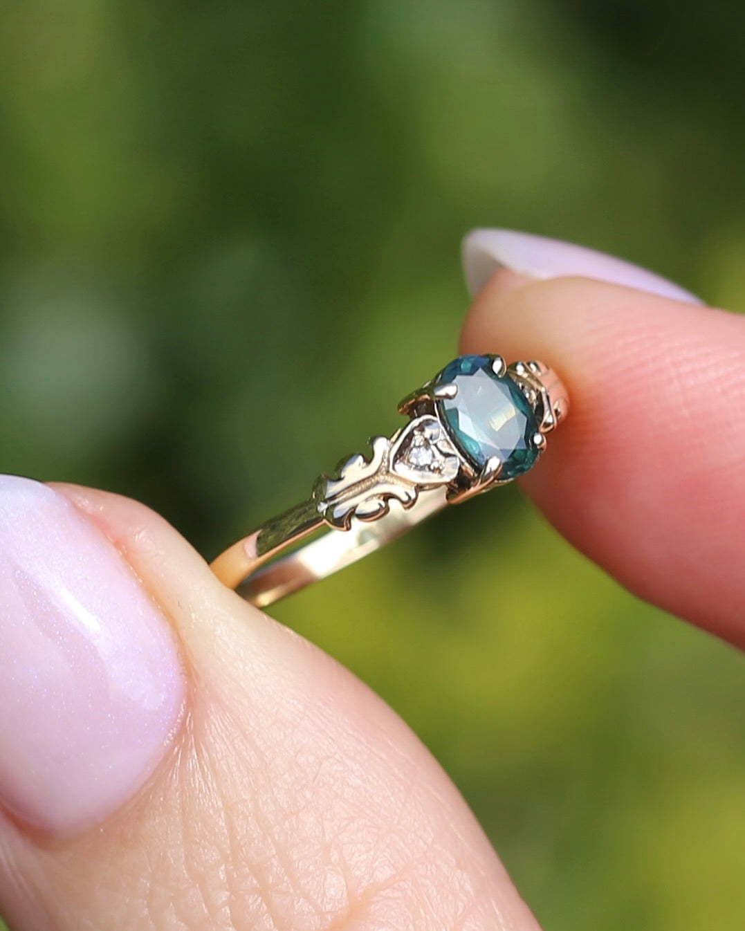 0.5ct Natural Green Parti Sapphire with Diamond Set Heart & Leaf Shoulders, 9ct Yellow Gold, size O1/2 or 7.5, 1.44g