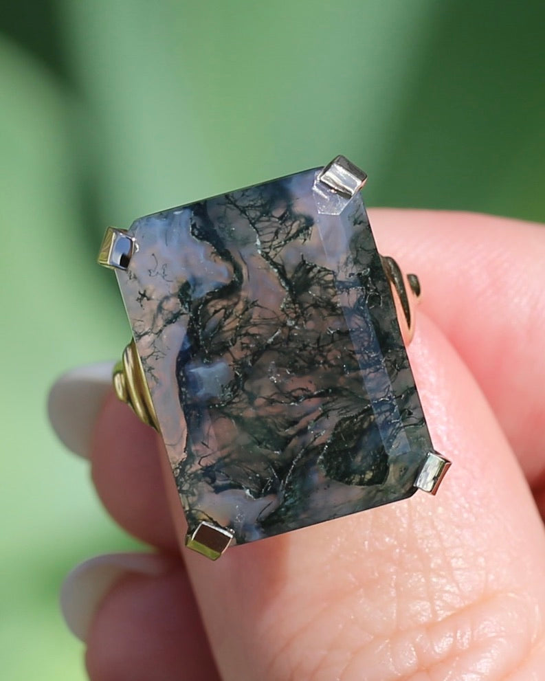 1963 London Made 14.5ct Moss Agate Cocktail Ring, 9ct Yellow Gold, size M or 6.25, 6.75g