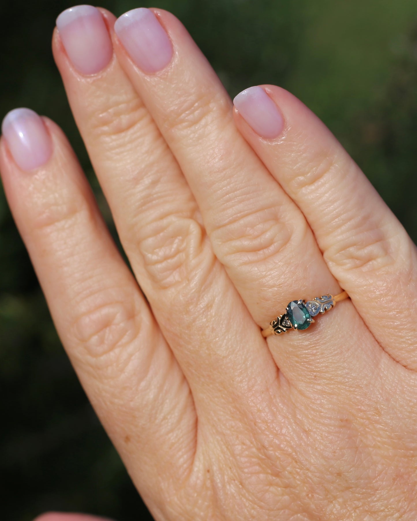 0.5ct Natural Green Parti Sapphire with Diamond Set Heart & Leaf Shoulders, 9ct Yellow Gold, size O1/2 or 7.5, 1.44g