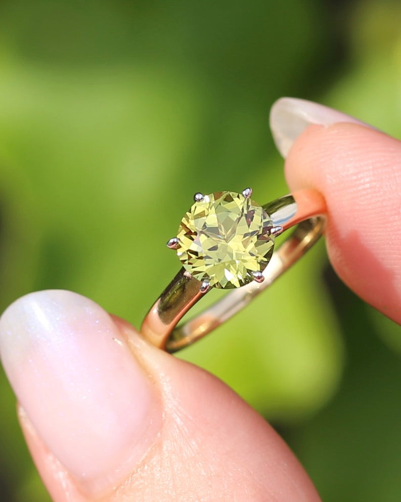Breathtaking 2.59ct Natural Greenish Yellow Sapphire in Vintage 6 claw Mixed Metal 14ct Gold, 14ct White and Yellow Gold, size O or just over 7, 3.61g, with valuation