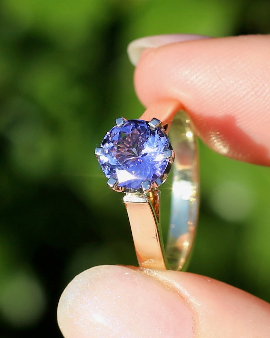 1.65ct Tanzanite in Vintage Mixed Metal 9ct White & Yellow Gold Ring, size Q1/2 or 8.25