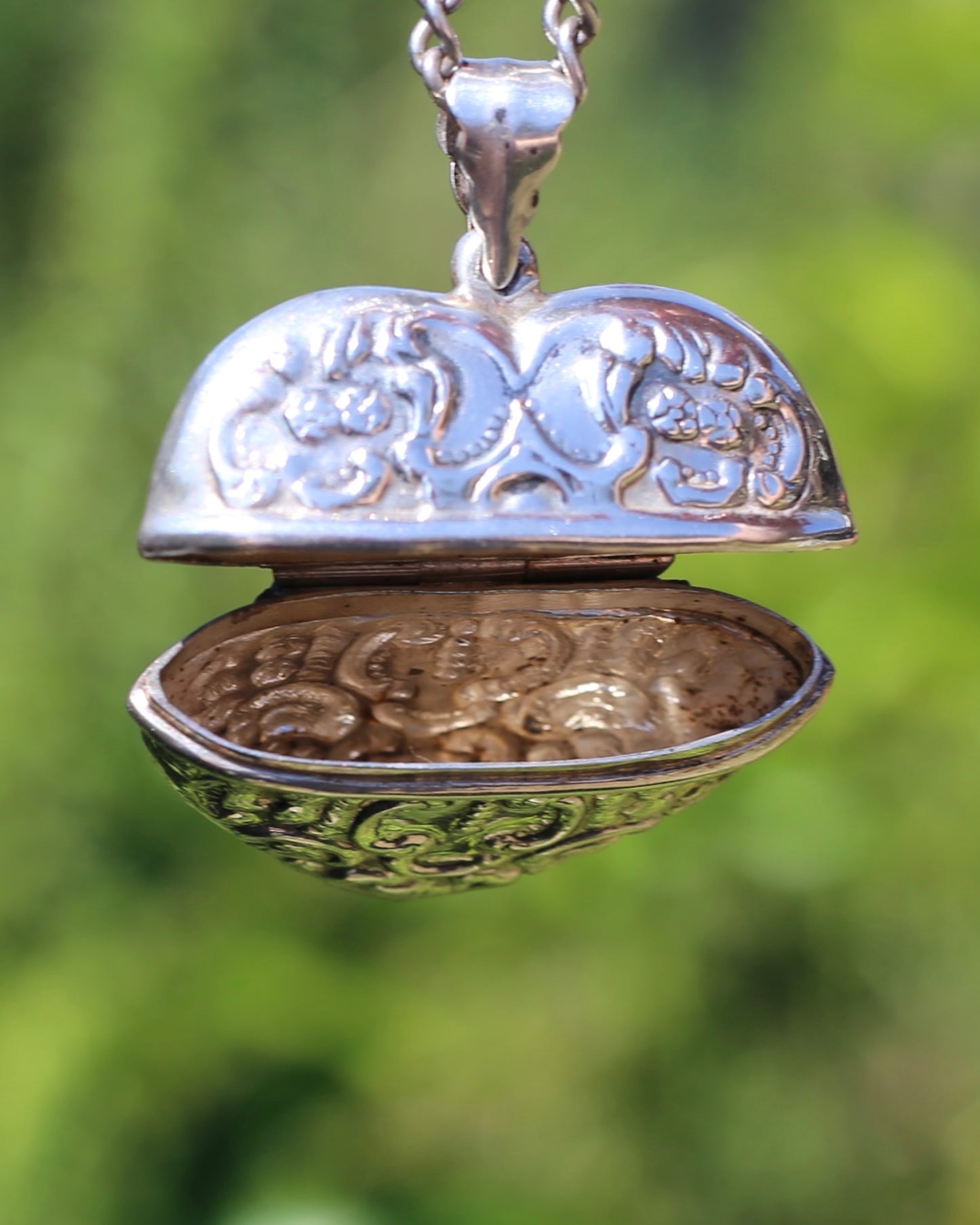 Vintage Heart Shaped Repousse Sterling Silver Vinaigrette Pendant, 12.0g