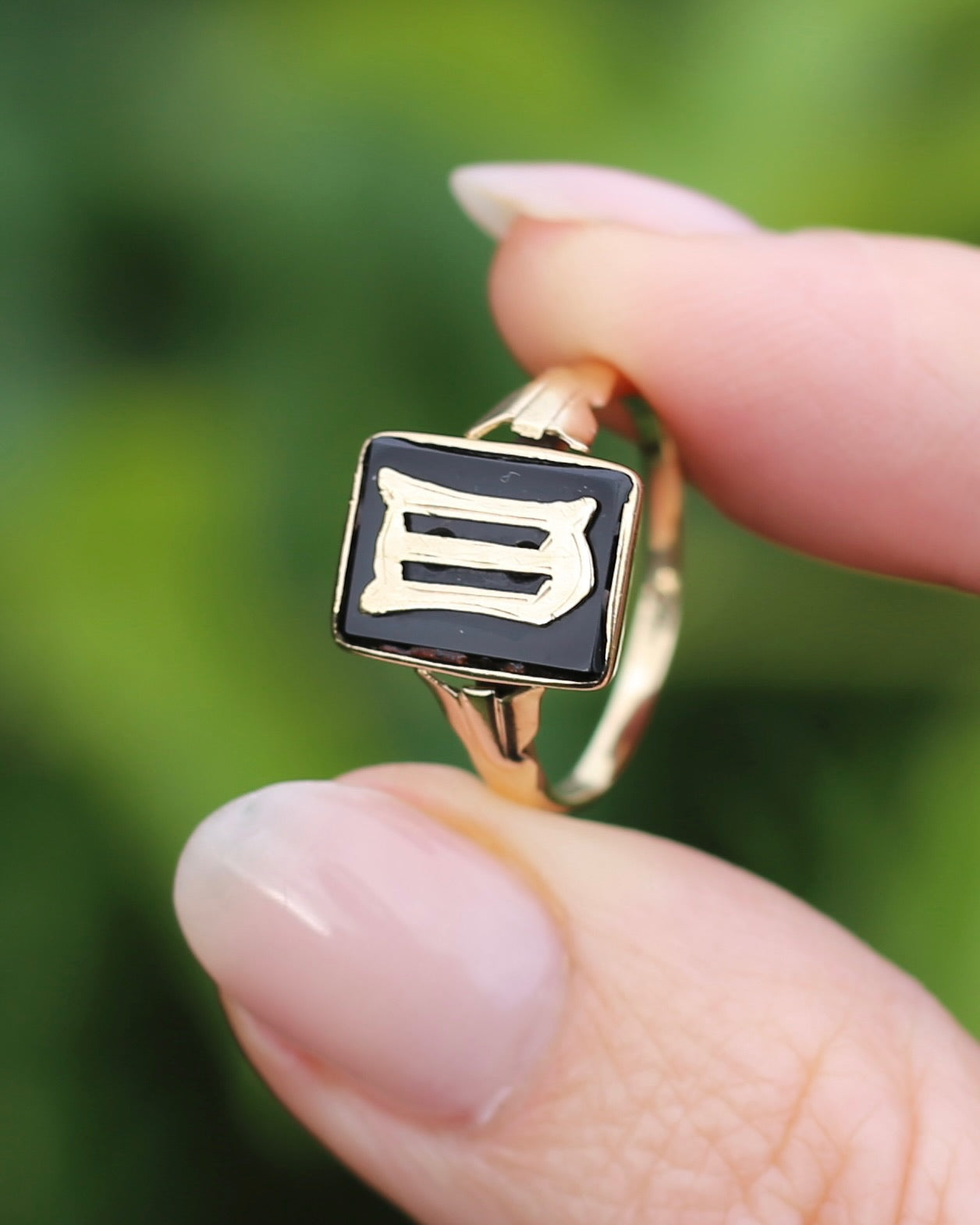 "W/M" Vintage Onyx and 9ct Yellow Gold Signet Ring, 9ct Yellow Gold, size N or 6.75