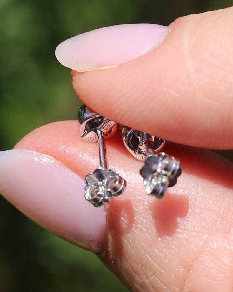 Cushion Shaped Illusion Set Round Cut Natural Diamonds, 9ct and 10ct White Gold, 1.05g