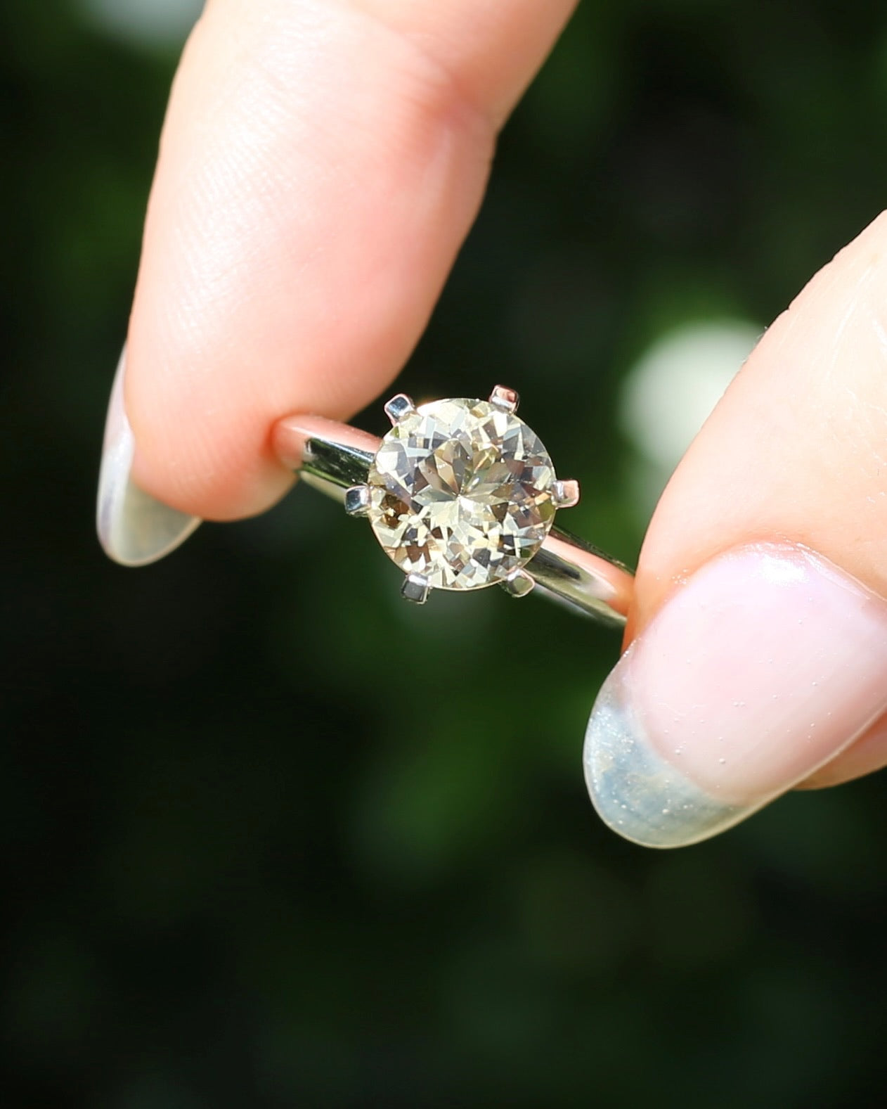 9mm 2.25ct Natural Yellow Beryl, 6 Claw Set, 9ct White Gold, size N1/2 or nearly 7, 3.75g