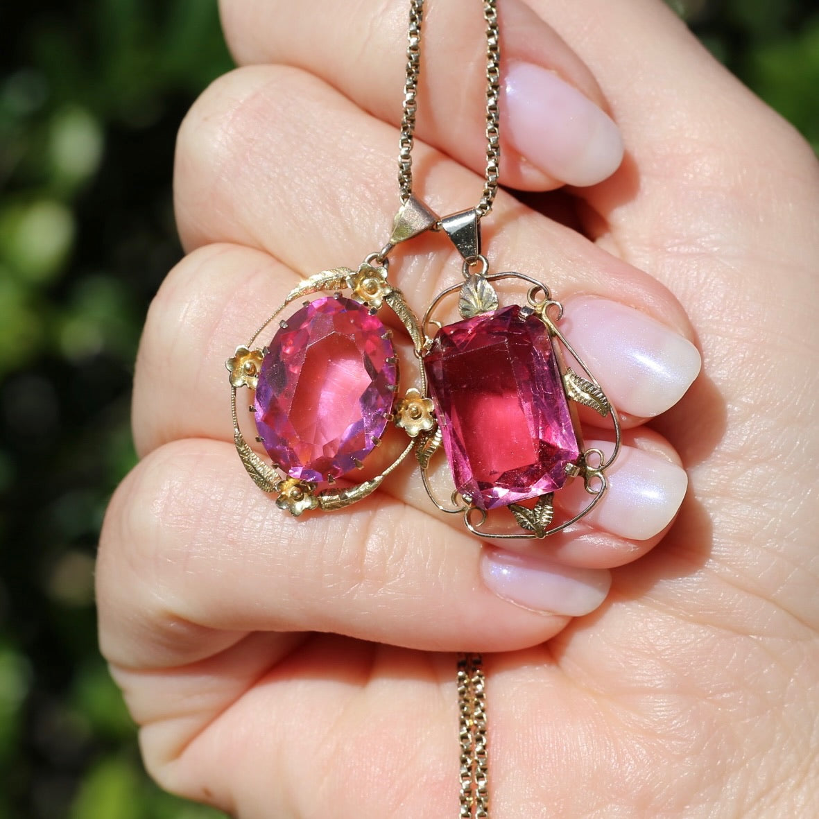 Circa 1930s-1950s Pink Paste Pendant in Decorative 9ct Gold Floral Surround, 4.23g