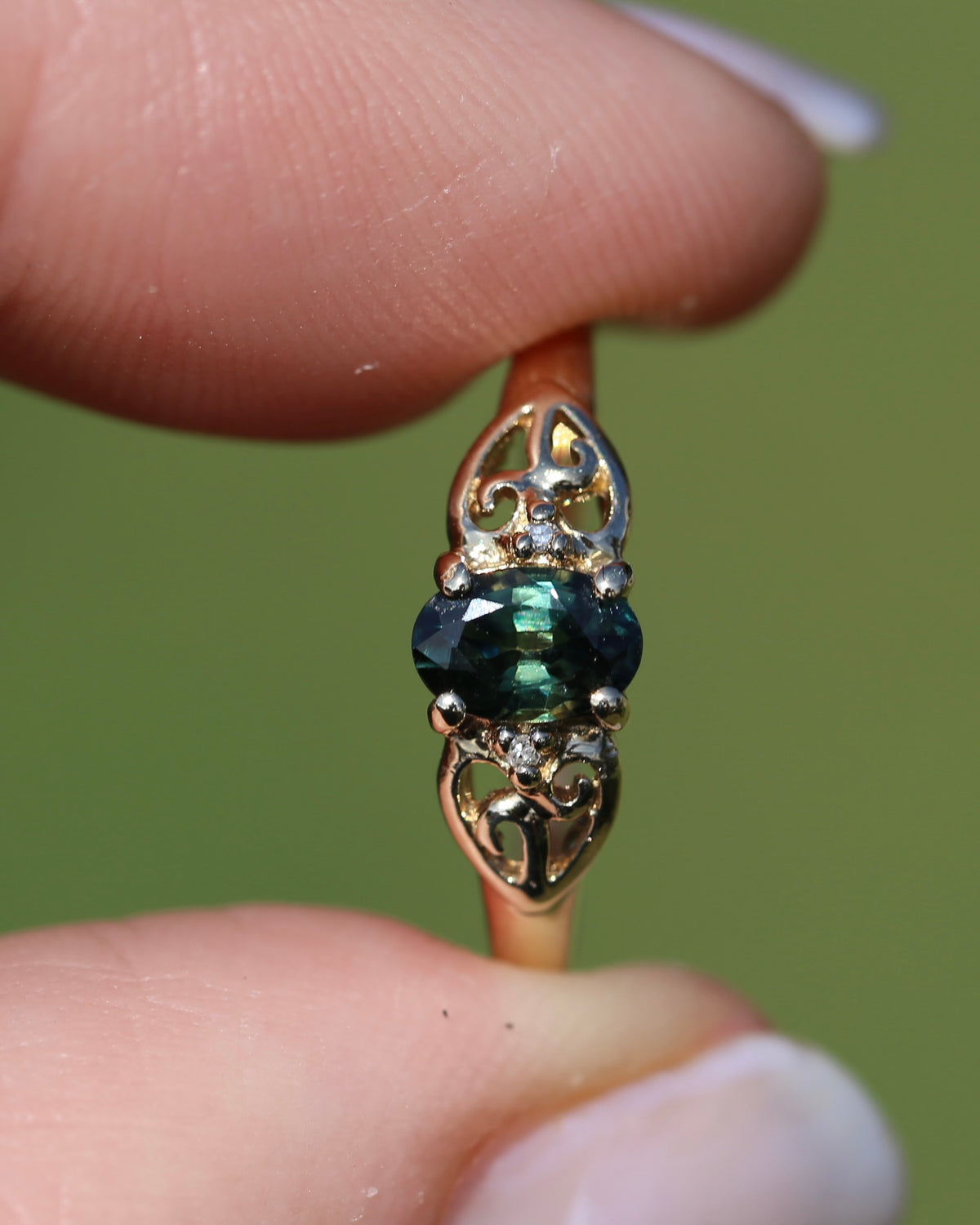 0.75ct Natural Teal Green Parti Sapphire with tiny Diamond Set Swirl Shoulders, 9ct Yellow Gold, size M1/2  or  just under 6.5, 1.44g