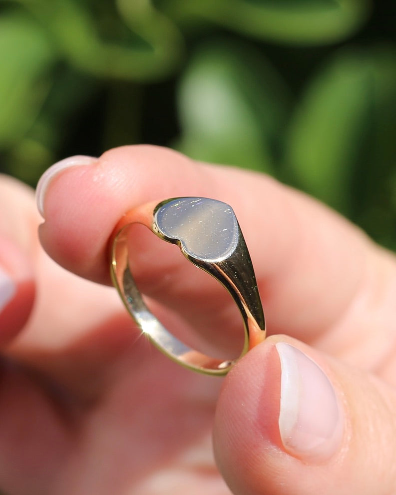 1973 Made Birmingham Heart Shaped Signet Ring, 9ct Yellow Gold, size R or 8.75, 2.91g