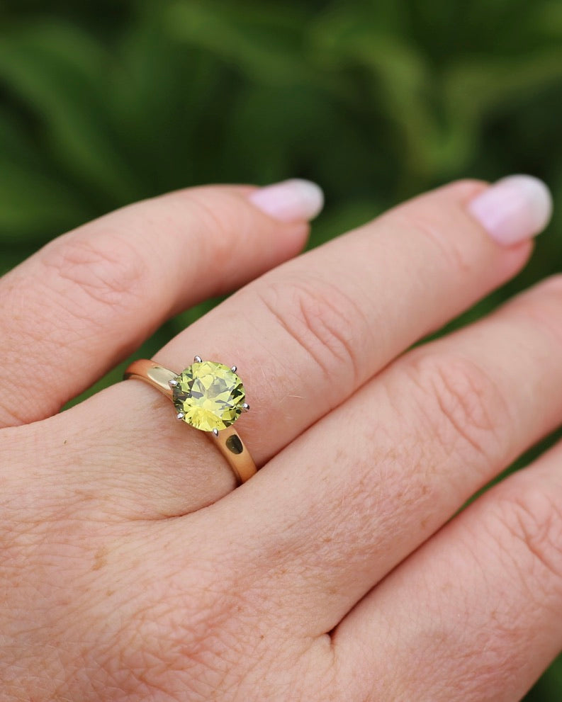 Breathtaking 2.59ct Natural Greenish Yellow Sapphire in Vintage 6 claw Mixed Metal 14ct Gold, 14ct White and Yellow Gold, size O or just over 7, 3.61g, with valuation