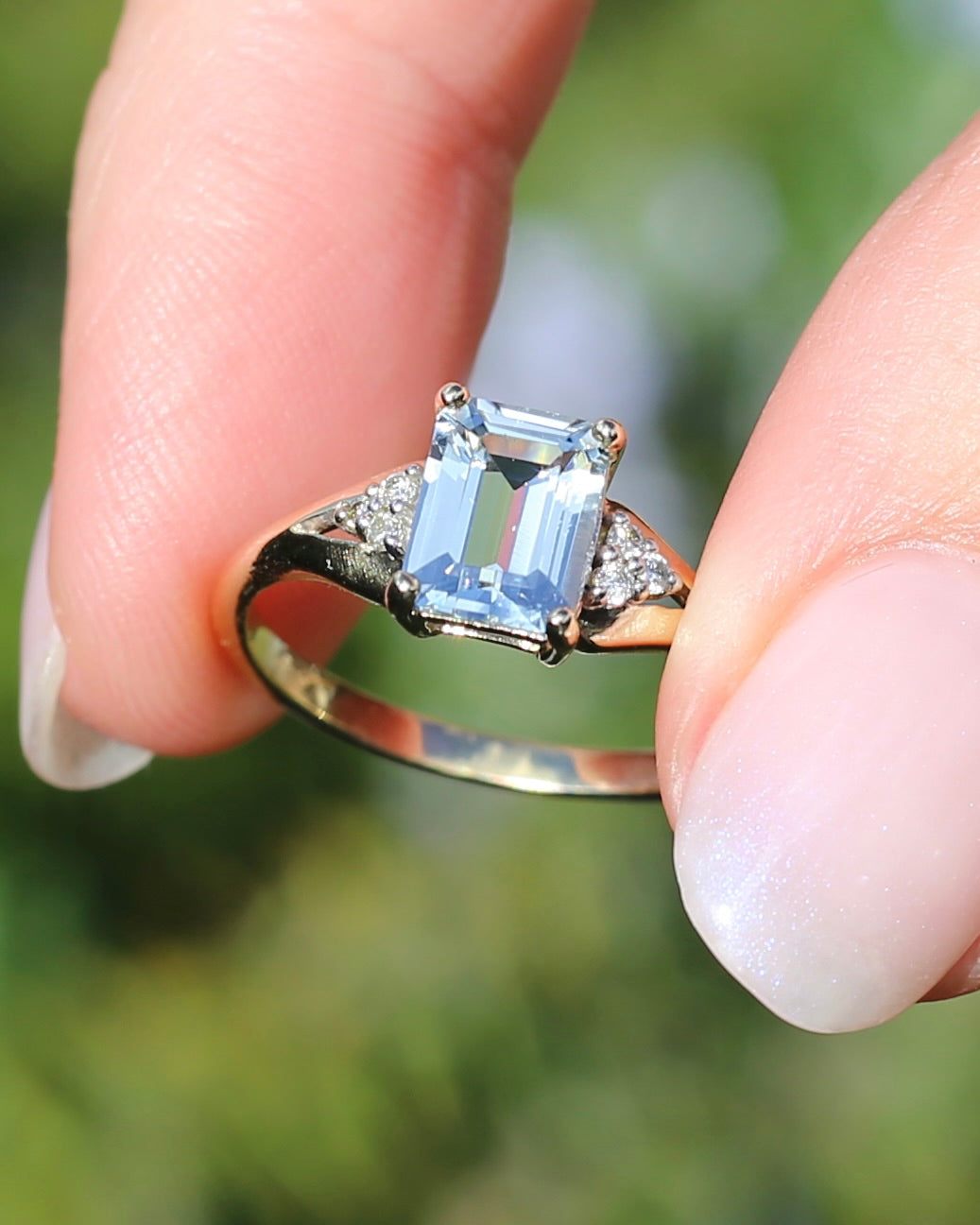 1.4ct Emerald Cut Aquamarine with Natural Diamond Set Split Shoulders, 9ct Yellow Gold, size 8 or Q, 2.31g