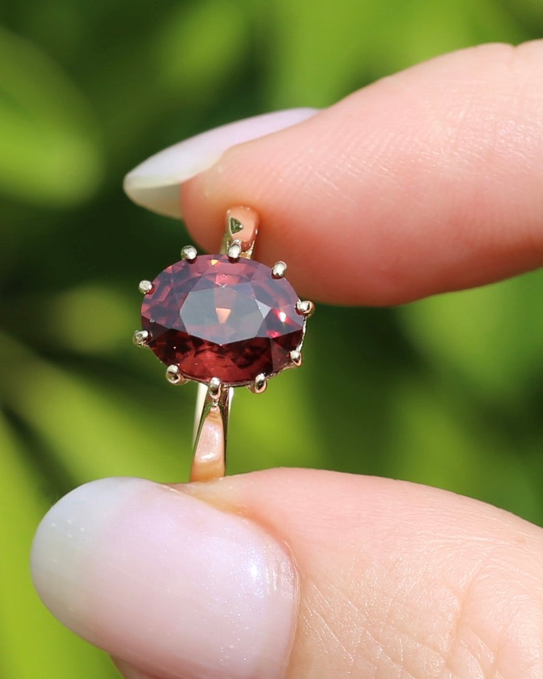 4ct Natural Red Zircon in Vintage Birmingham Made 1973 Multi Claw Ring, 9ct Yellow Gold, size M1/2 or 6.5, 2.61g