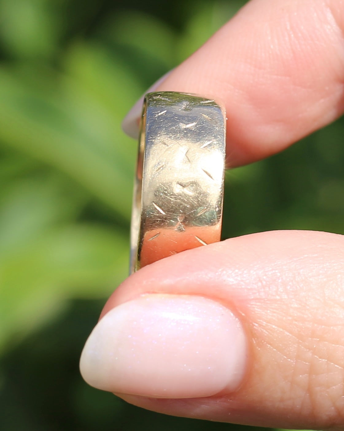 1977 London Made Wide Band with Diamond Cut Pattern, 9ct Yellow Gold, size W or 11 (fits more like a U-U1/2 due to width, 4.75g
